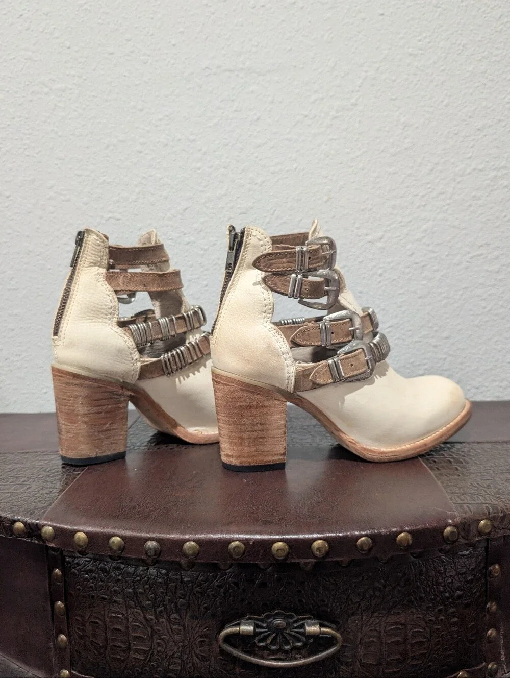 FreeBird SAVANNAH Beige Ivory Ankle Boots size 7